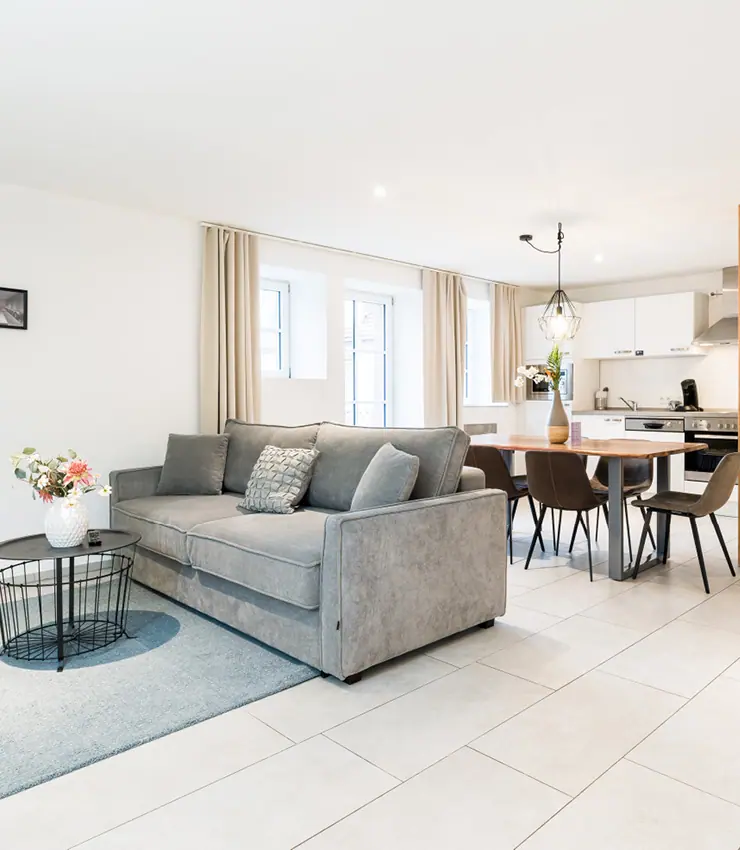 Una estancia elegantemente amueblada en uno de nuestros apartamentos